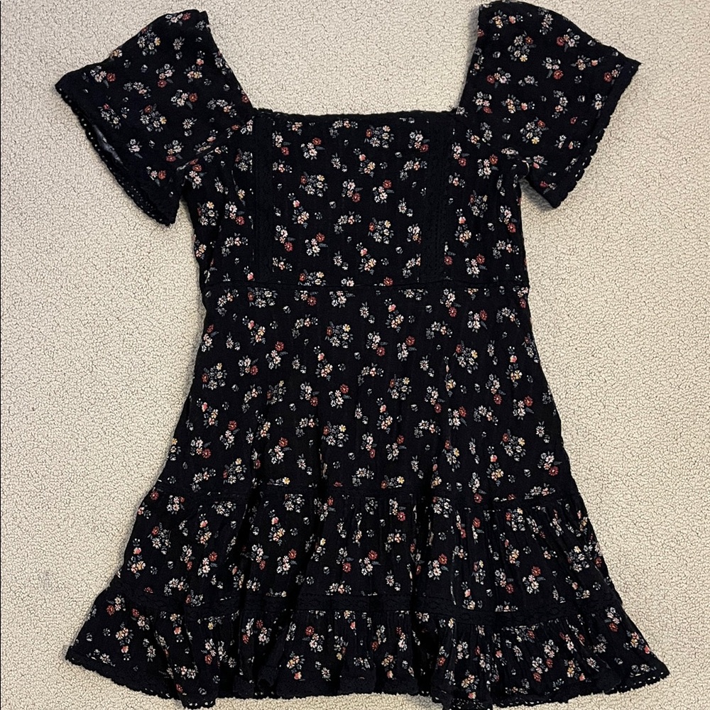 Women’s juniors American Eagle Floral Black Dress
